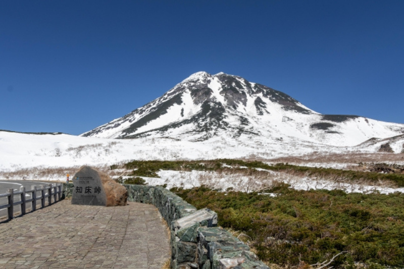 Golden Week Shiretoko Crossing Road