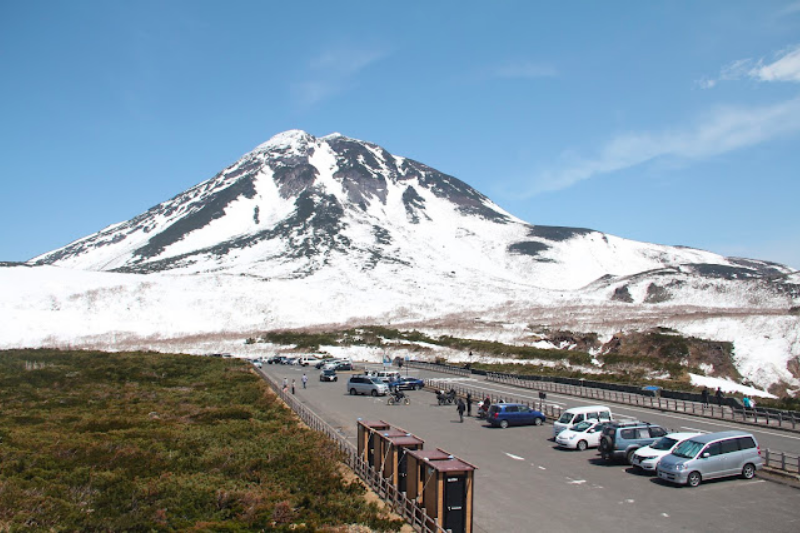 People who gather at Shiretoko Pass