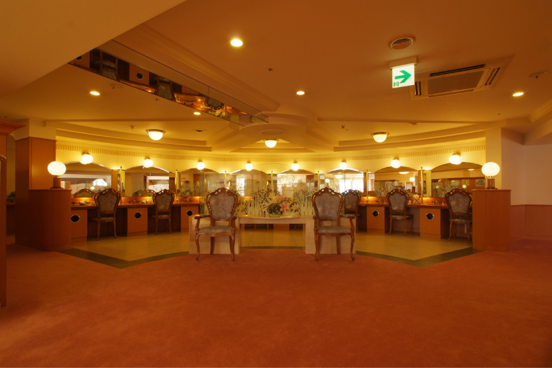 Women's luxury powder room